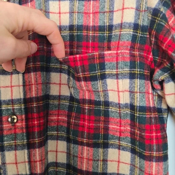 Vintage Pendleton Mens Virgin Wool Plaid Button Down Shirt Size M USA Made